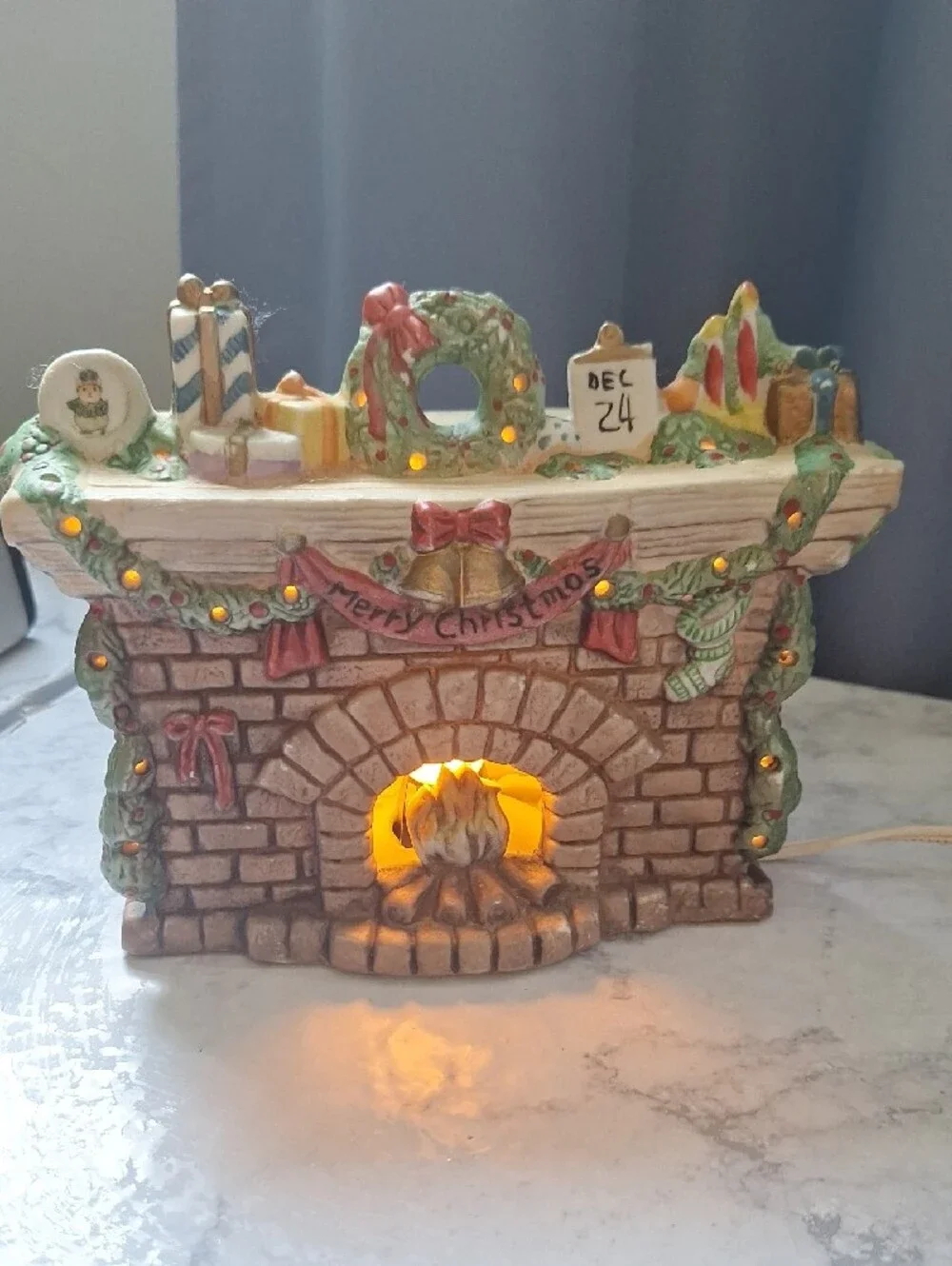 Ceramic Holiday Mantel Garland Decoration in Green with LED Fireplace